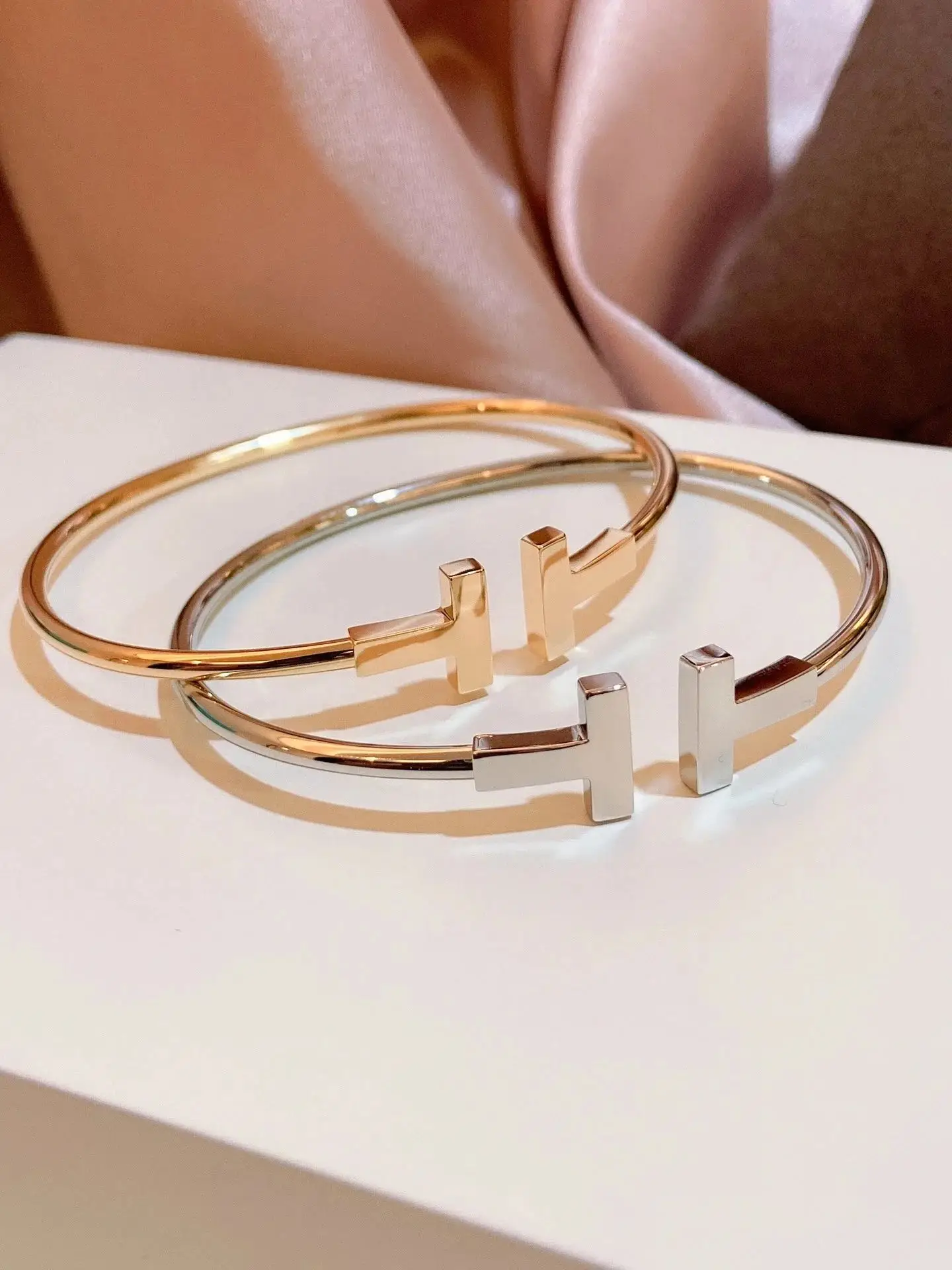Tiffany T Wire Bracelet [Diamond-Free Open Design]