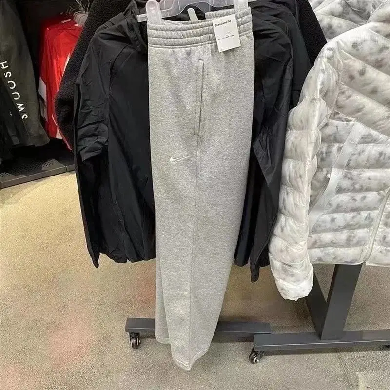 Nike Standard Fit Sweatpants [8 styles]